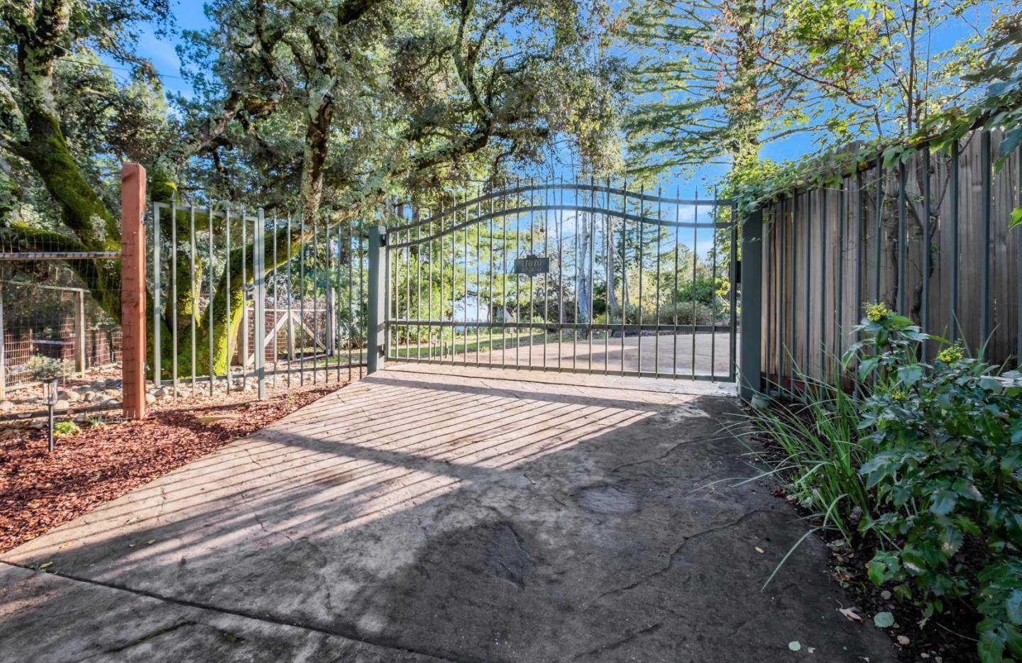 Los Gatos, CA 95033,17070 Lon RD