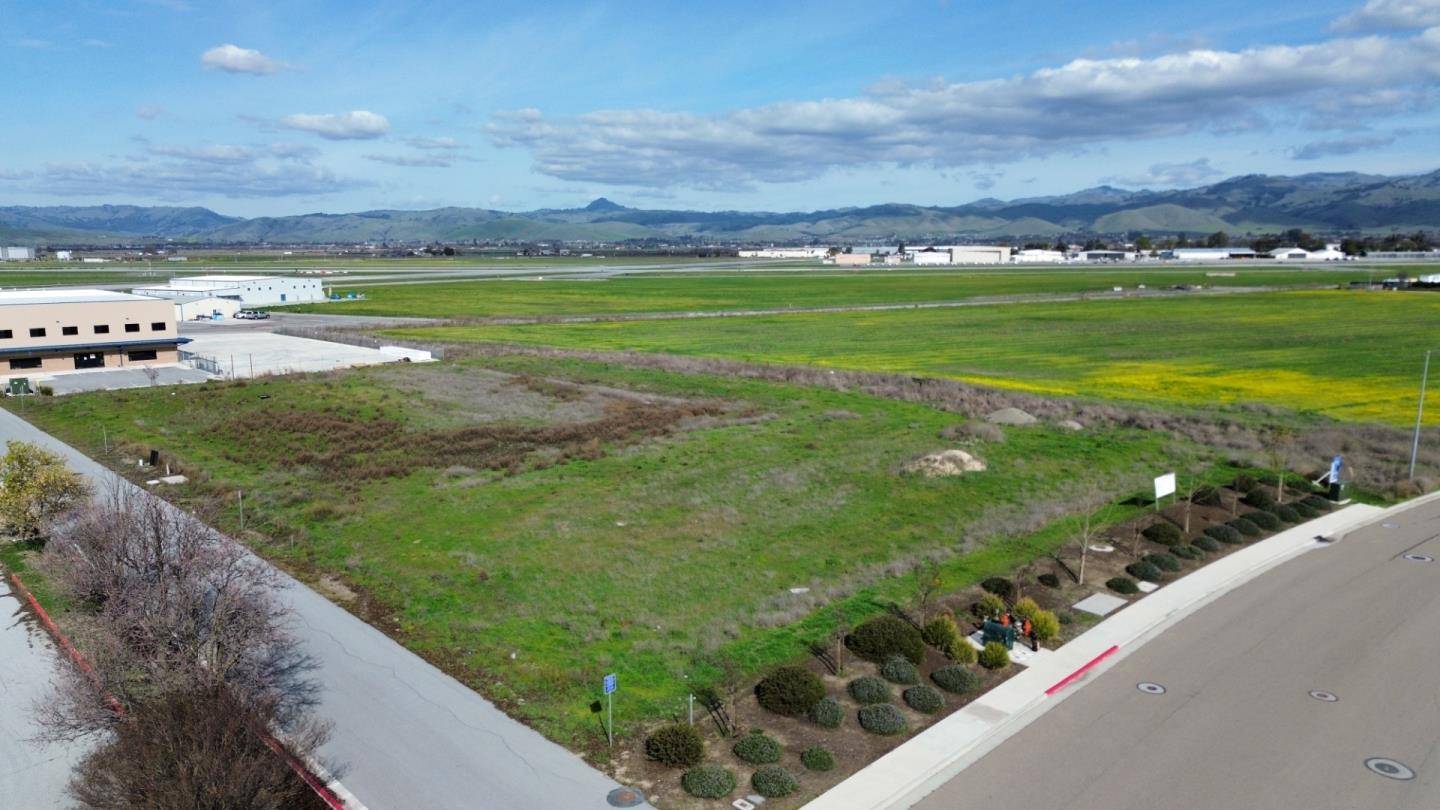 Hollister, CA 95023,1965 Airway DR
