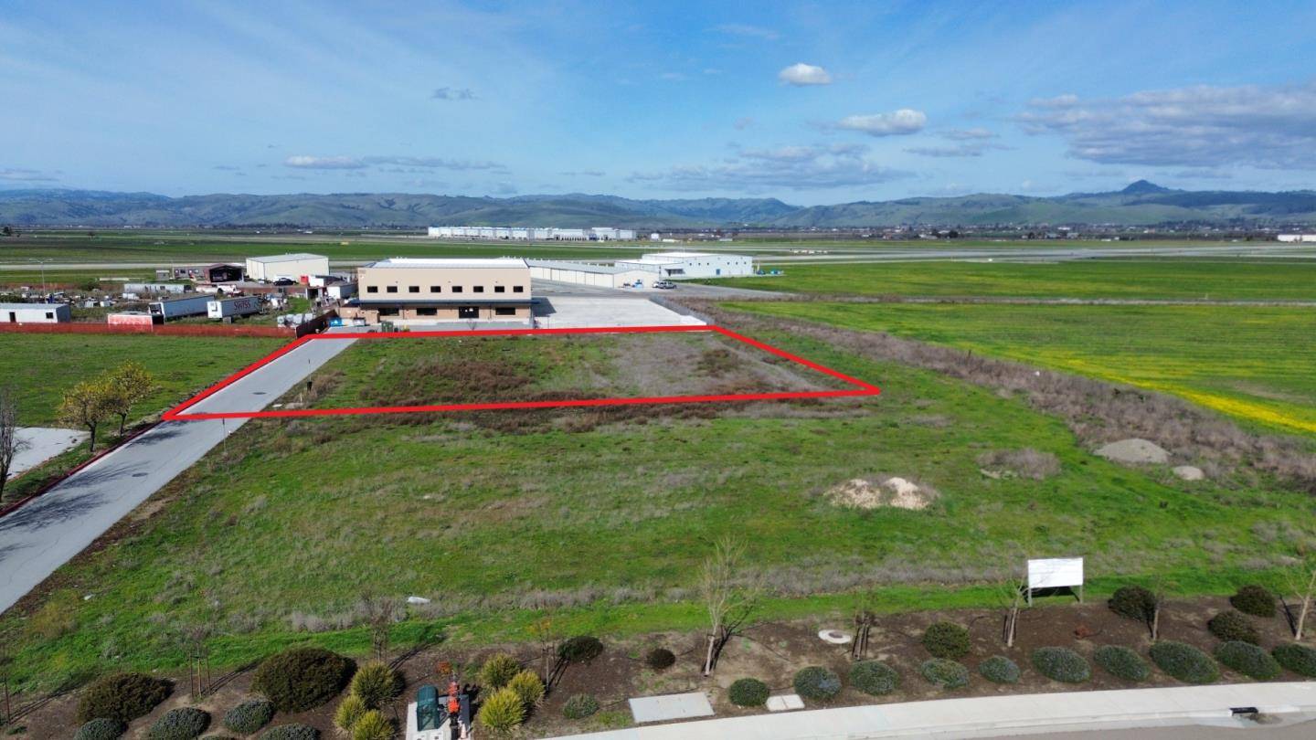 Hollister, CA 95023,1965 Airway DR