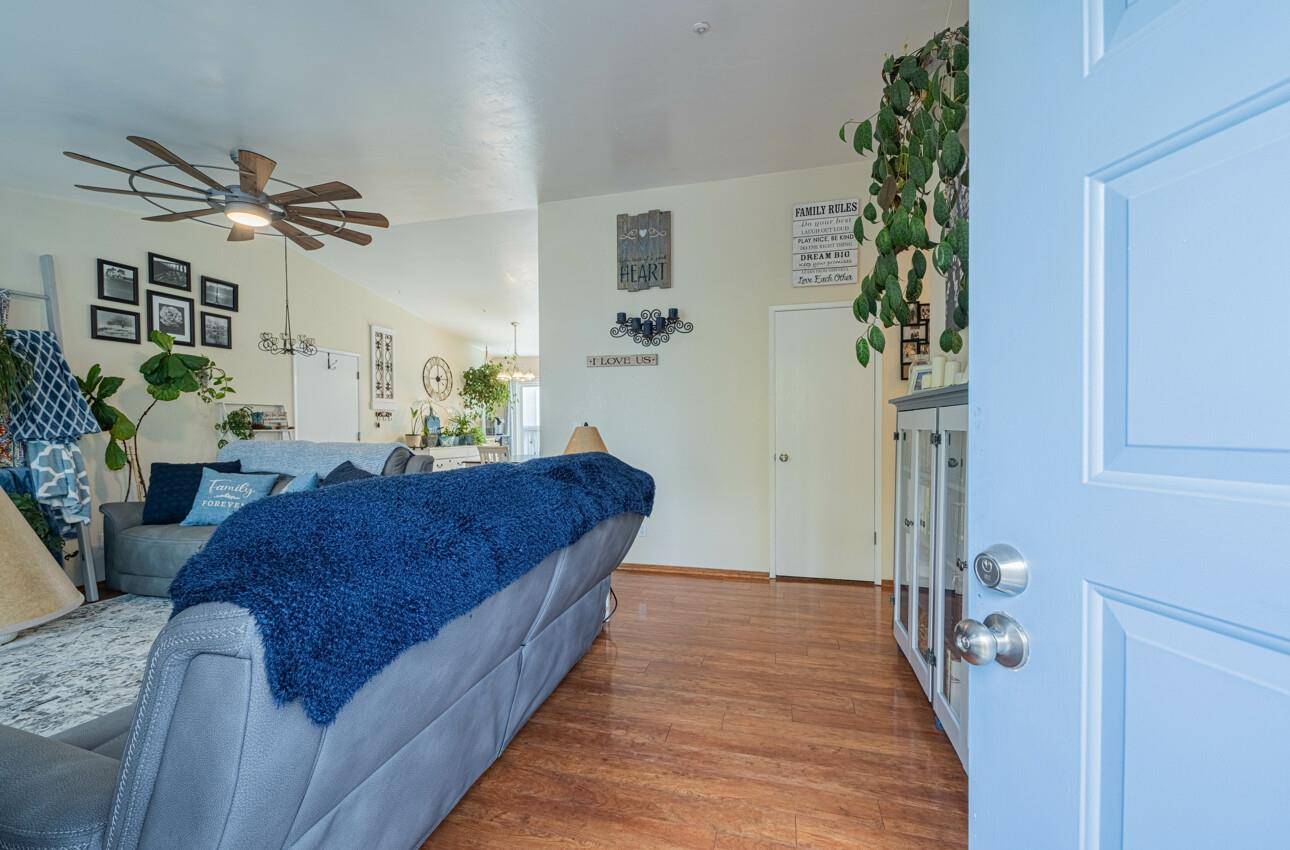 Salinas, CA 93905,11 Manzano CIR