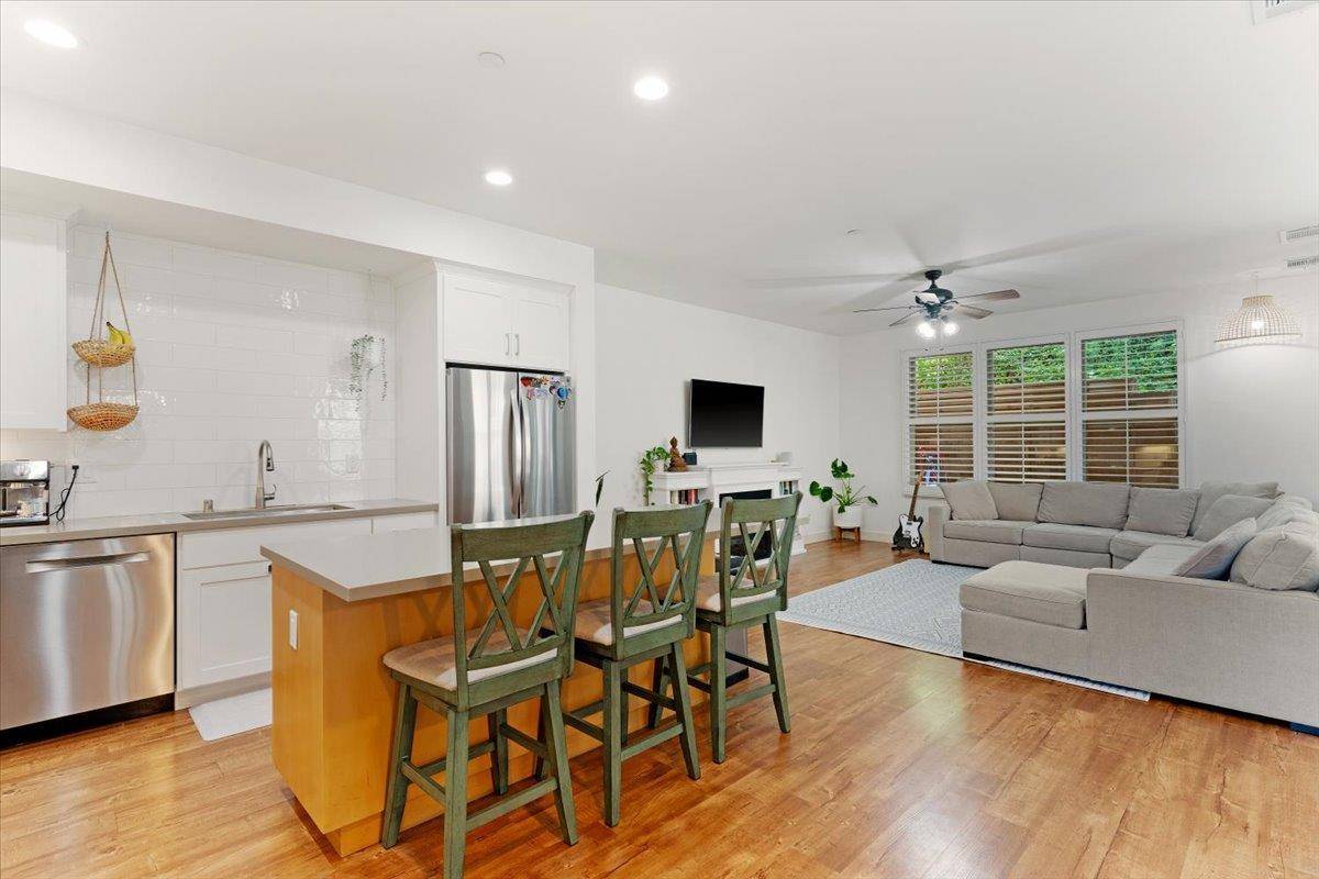 Scotts Valley, CA 95066,912 Lundy LN
