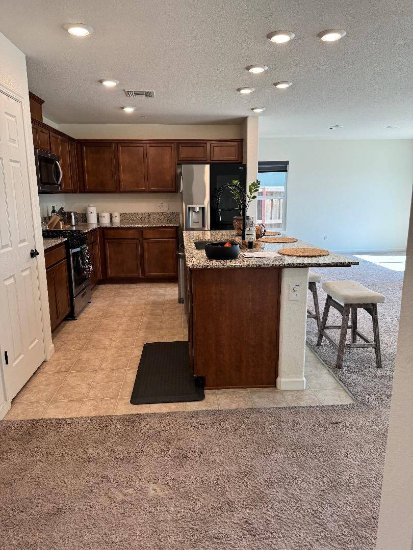Patterson, CA 95363,624 Somerset WAY
