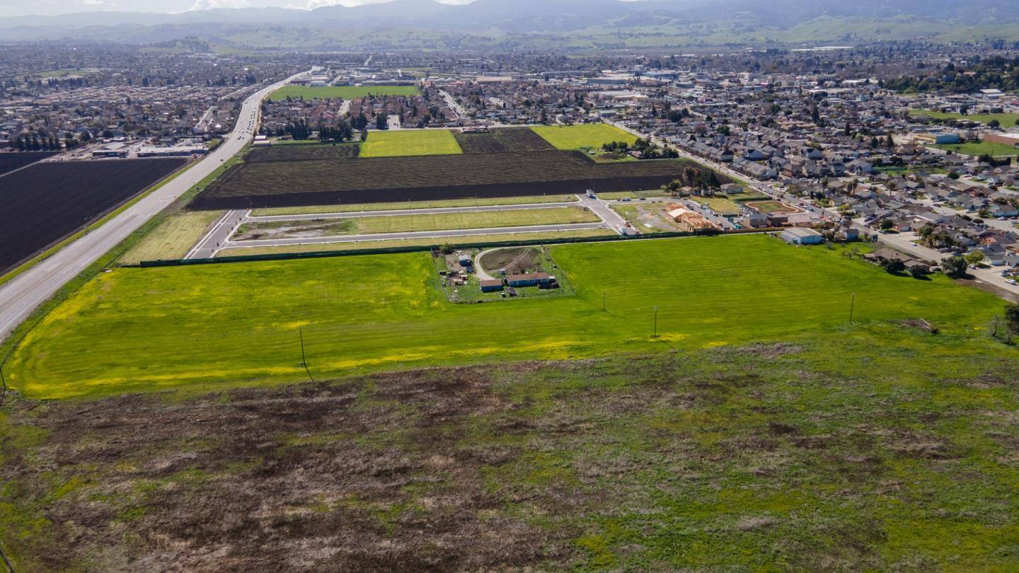 Hollister, CA 95023,325 377 N Chappell RD