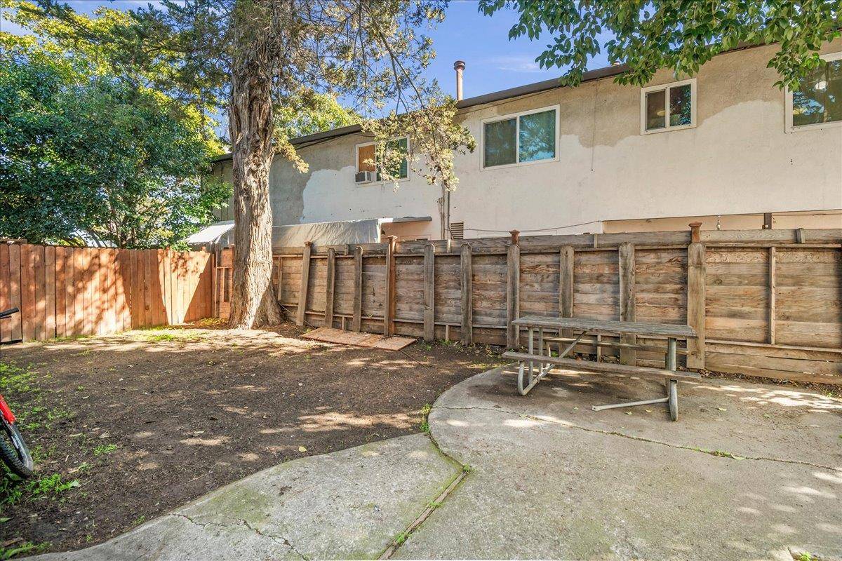 Hayward, CA 94544,25886 Gading RD