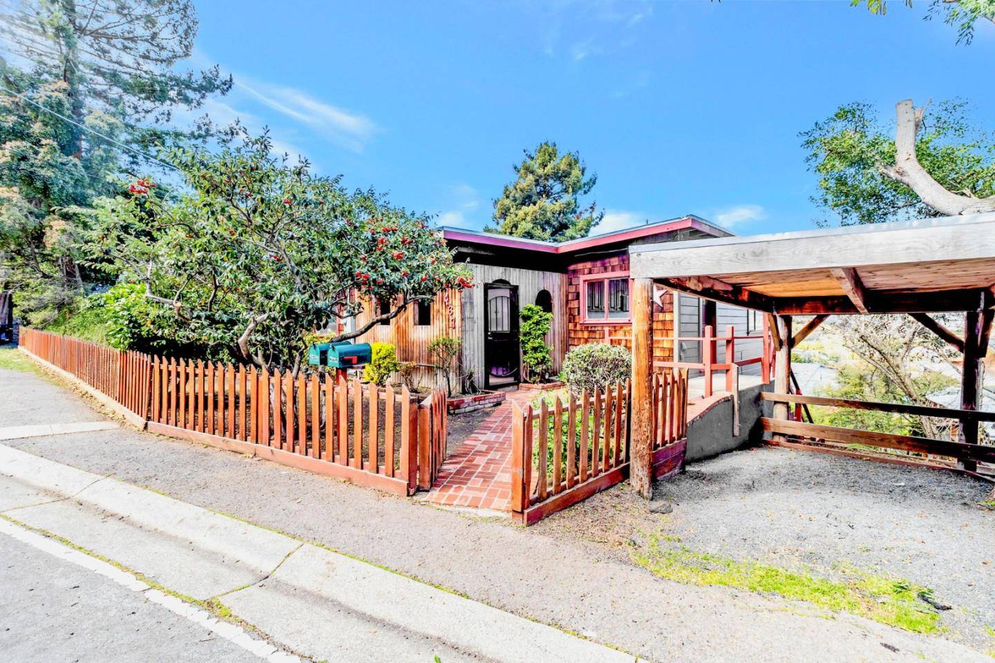 Brisbane, CA 94005,467 Sierra Point RD