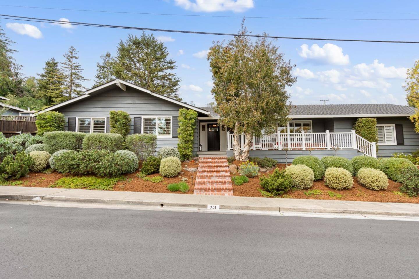 San Carlos, CA 94070,701 Sunset DR