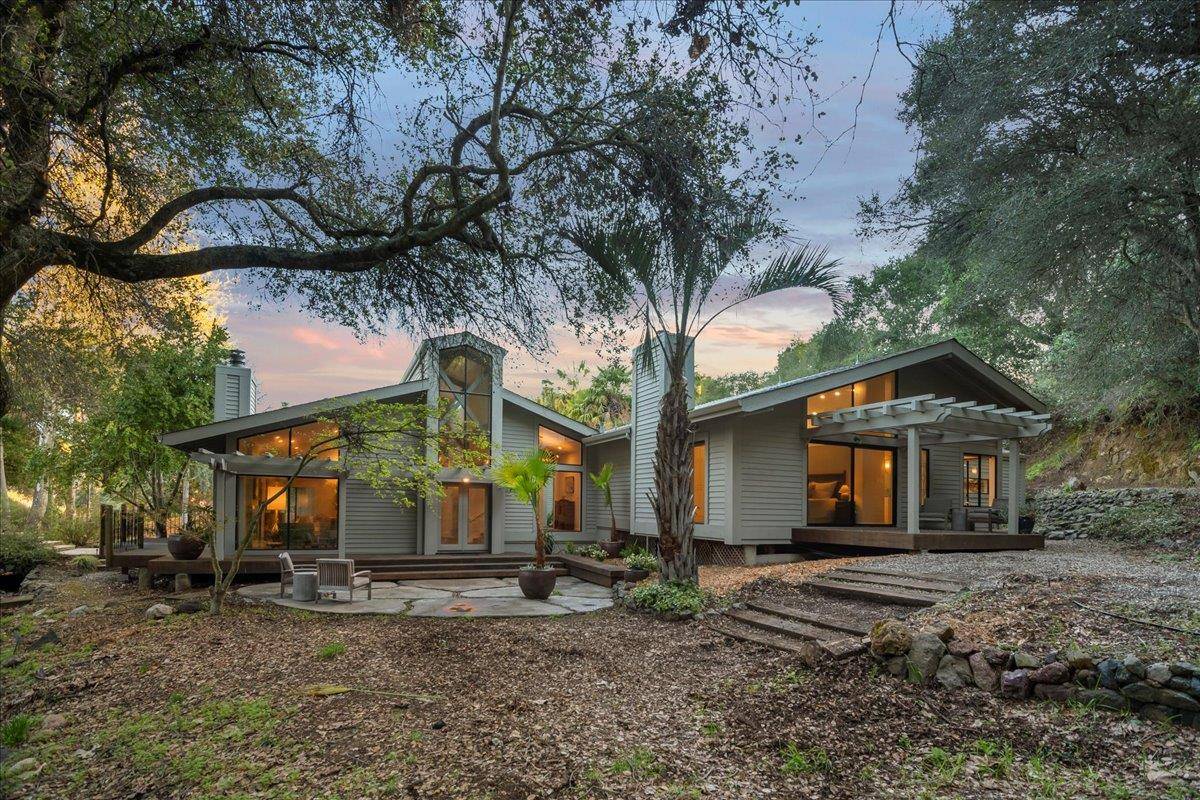 Los Altos Hills, CA 94022,28140 Story Hill LN