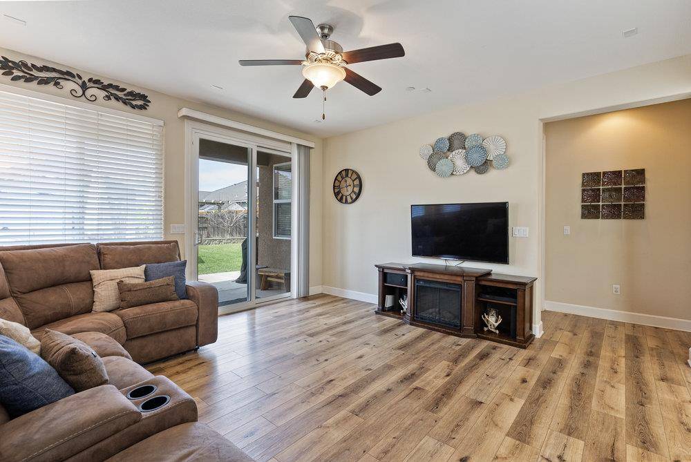 Hollister, CA 95023,1618 Lily CT