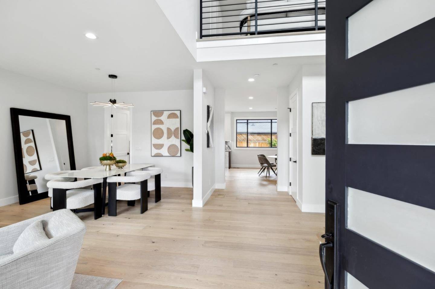 Los Altos, CA 94024,1074 Riverside DR