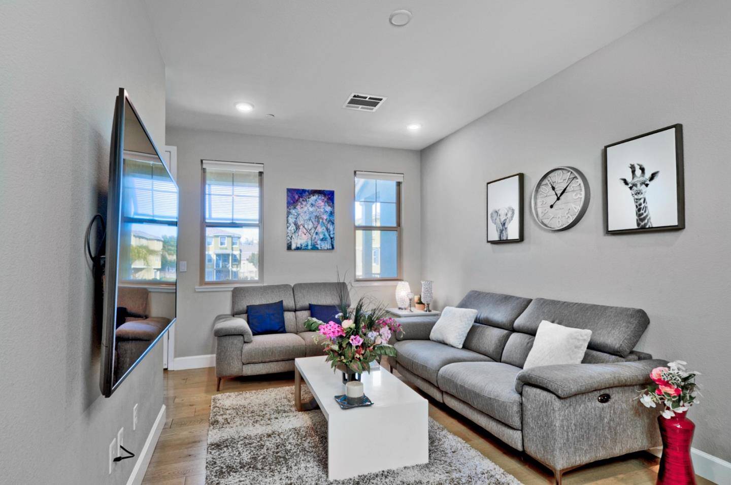 Mountain View, CA 94043,651 Cinnamon CIR