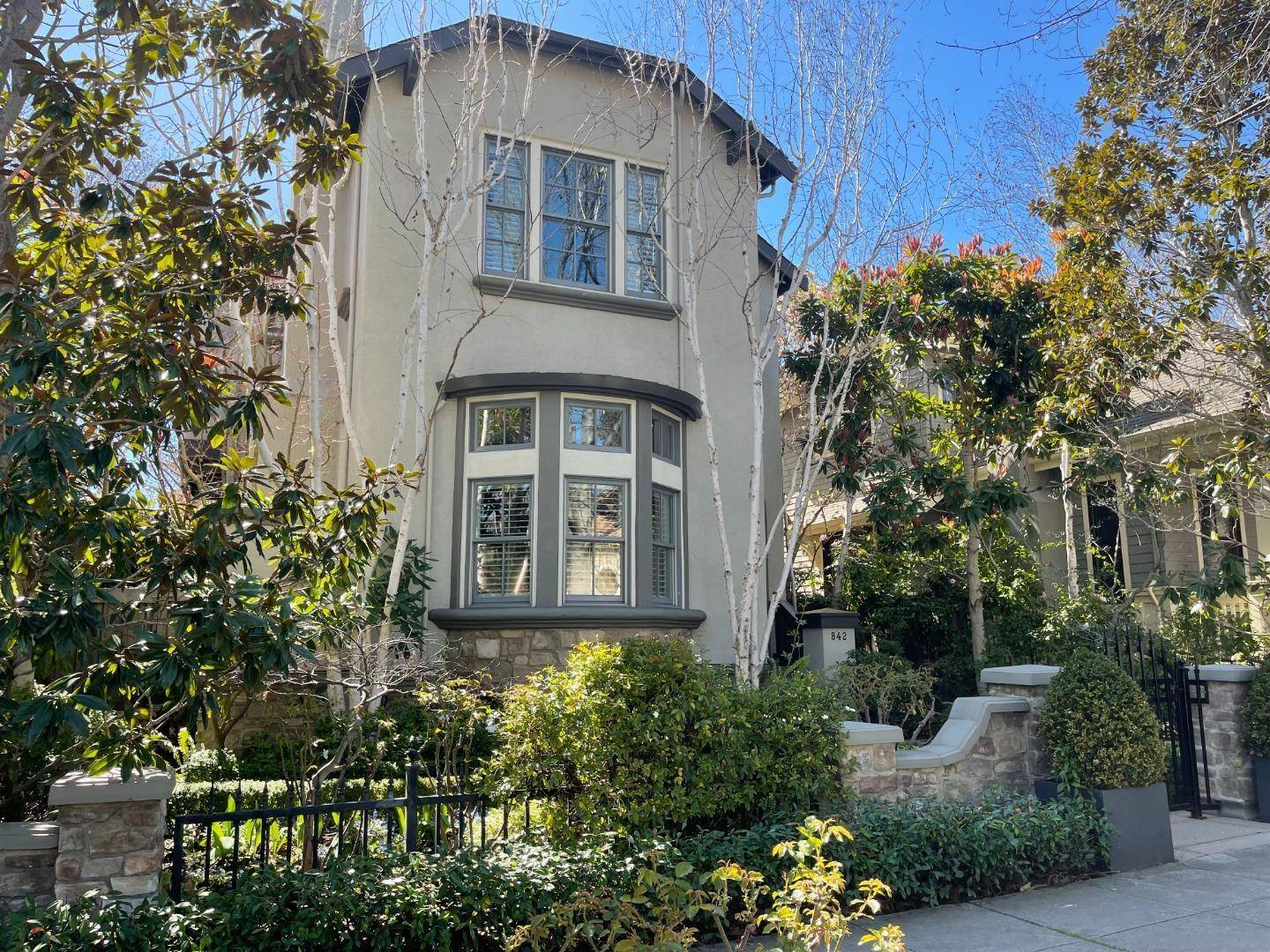 Palo Alto, CA 94301,842 Waverley ST