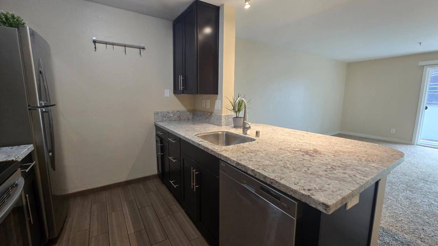 Emeryville, CA 94608,6400 Christie AVE 2211
