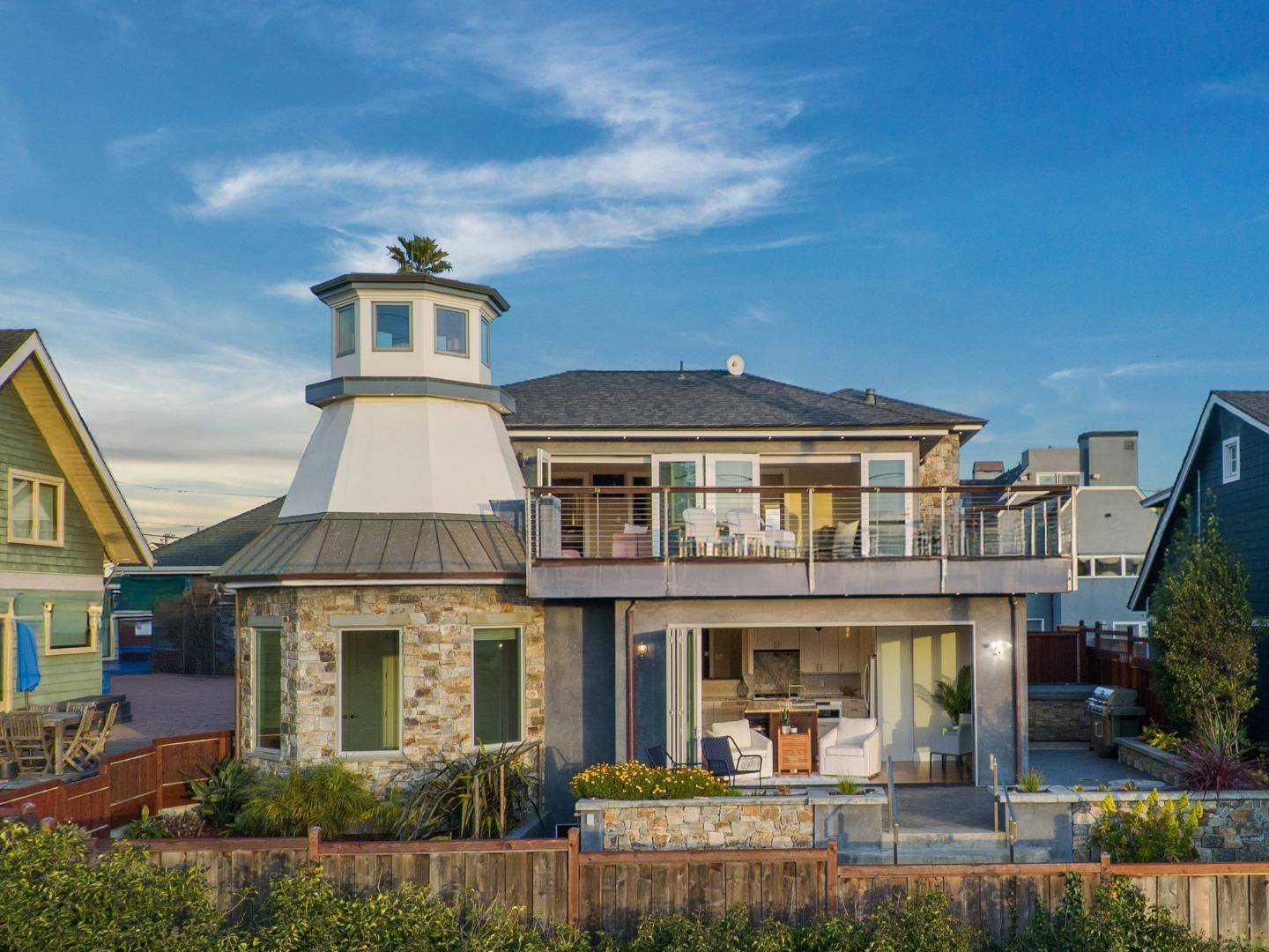 Santa Cruz, CA 95062,2974 E Cliff DR