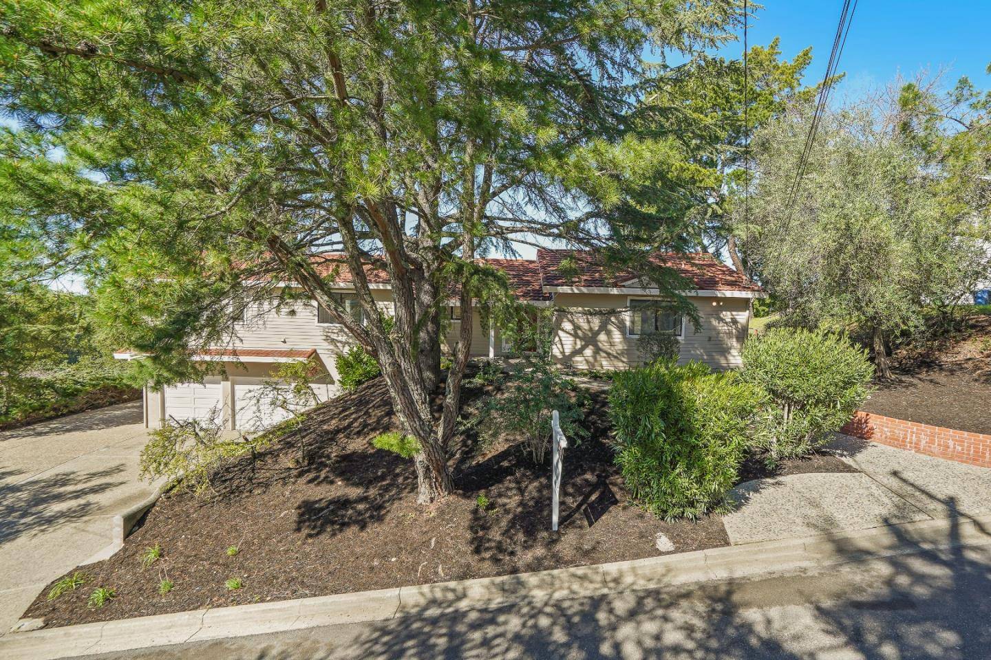 Orinda, CA 94563,79 Muth DR