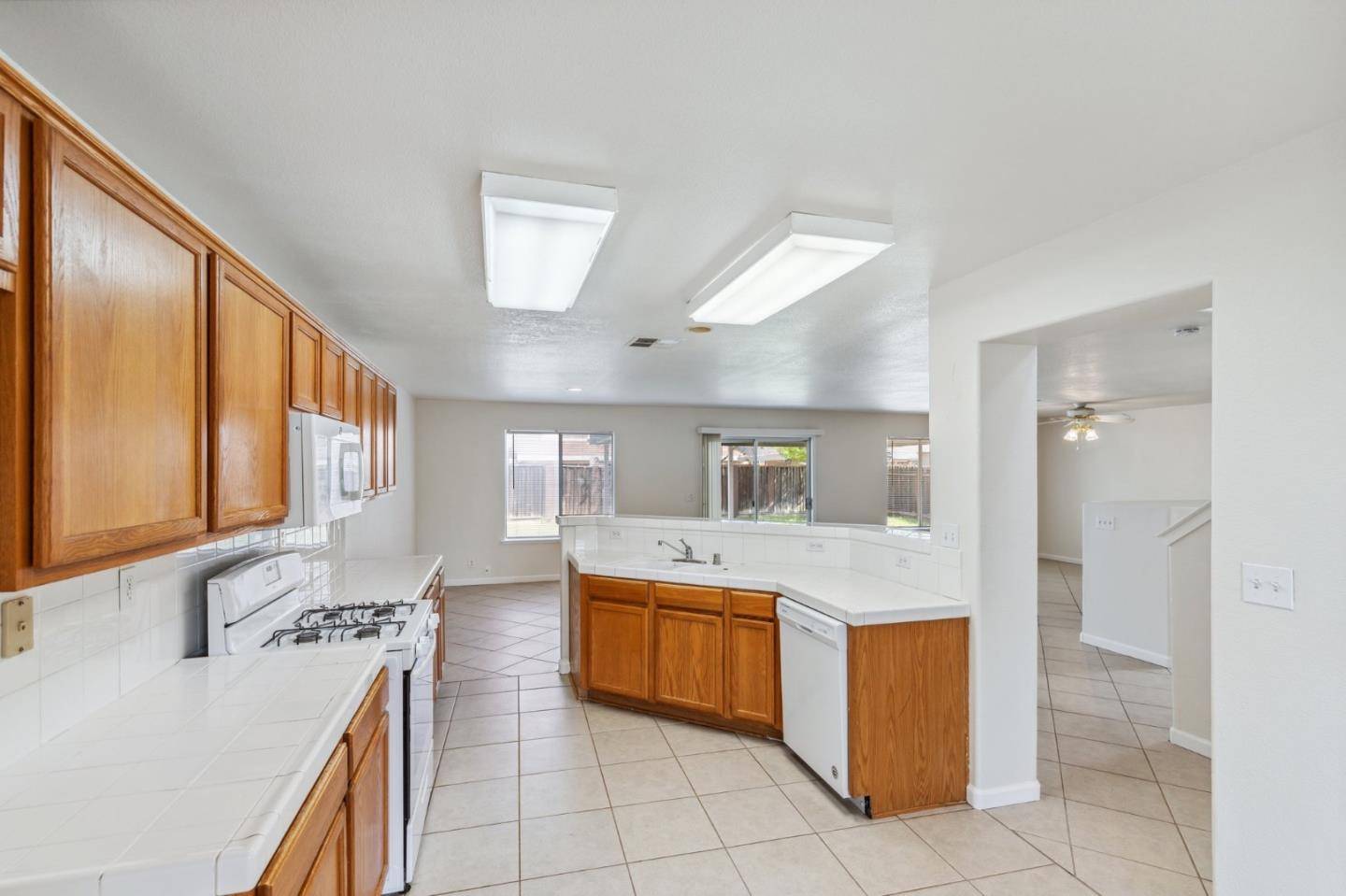 Los Banos, CA 93635,646 Harlequin DR