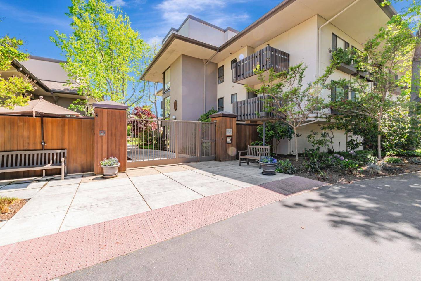 Menlo Park, CA 94025,2140 Santa Cruz AVE B108