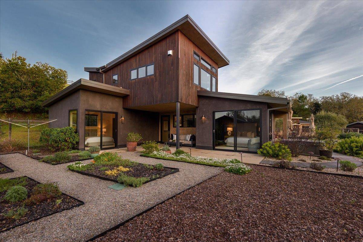 Portola Valley, CA 94028,140 Pinon DR