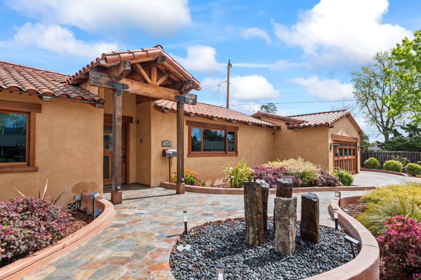 Sunnyvale, CA 94087,1136 Robin WAY