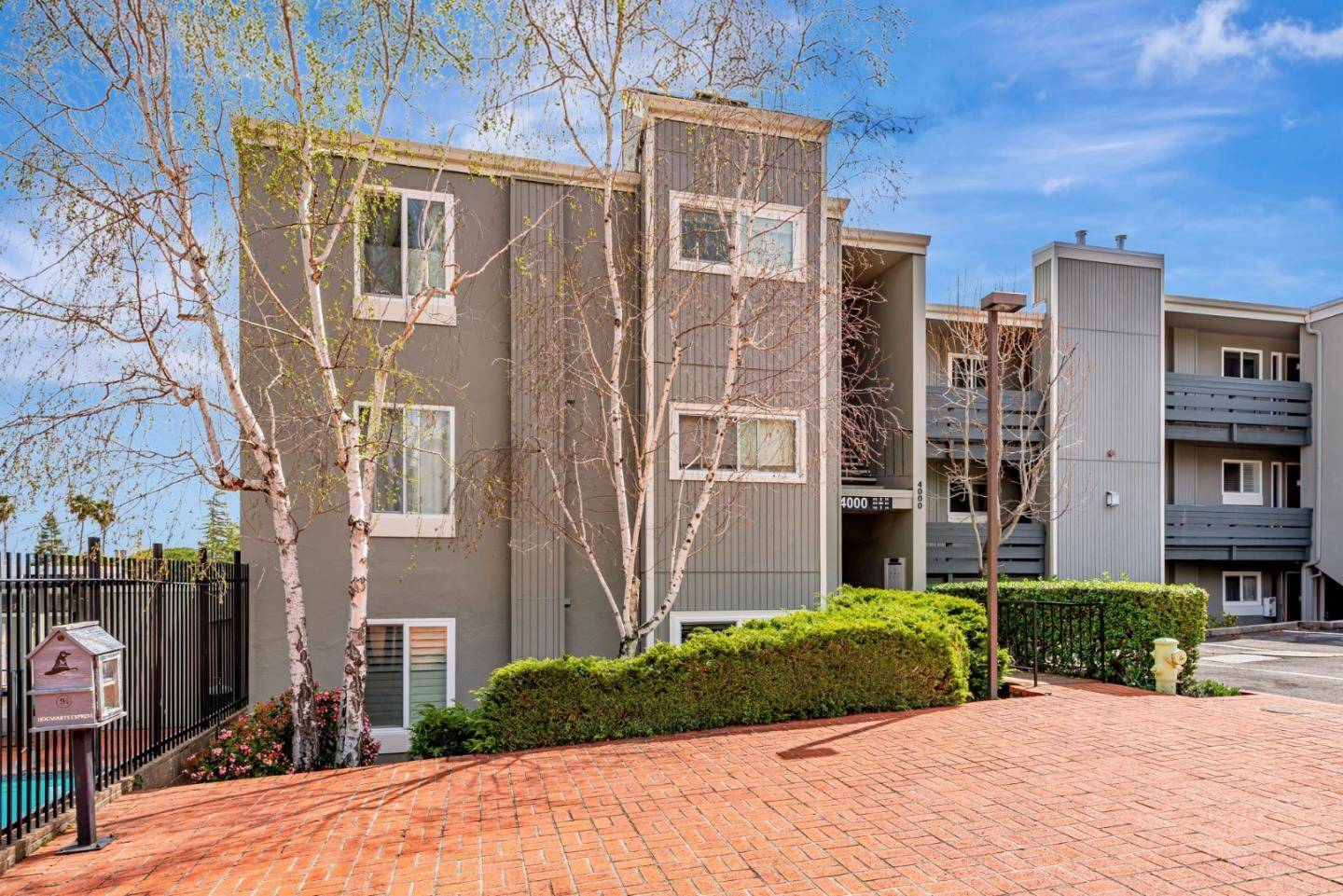 Redwood City, CA 94061,4000 Farm Hill BLVD 211