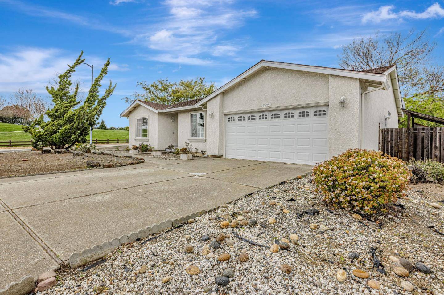Hayward, CA 94542,3695 Skyline DR