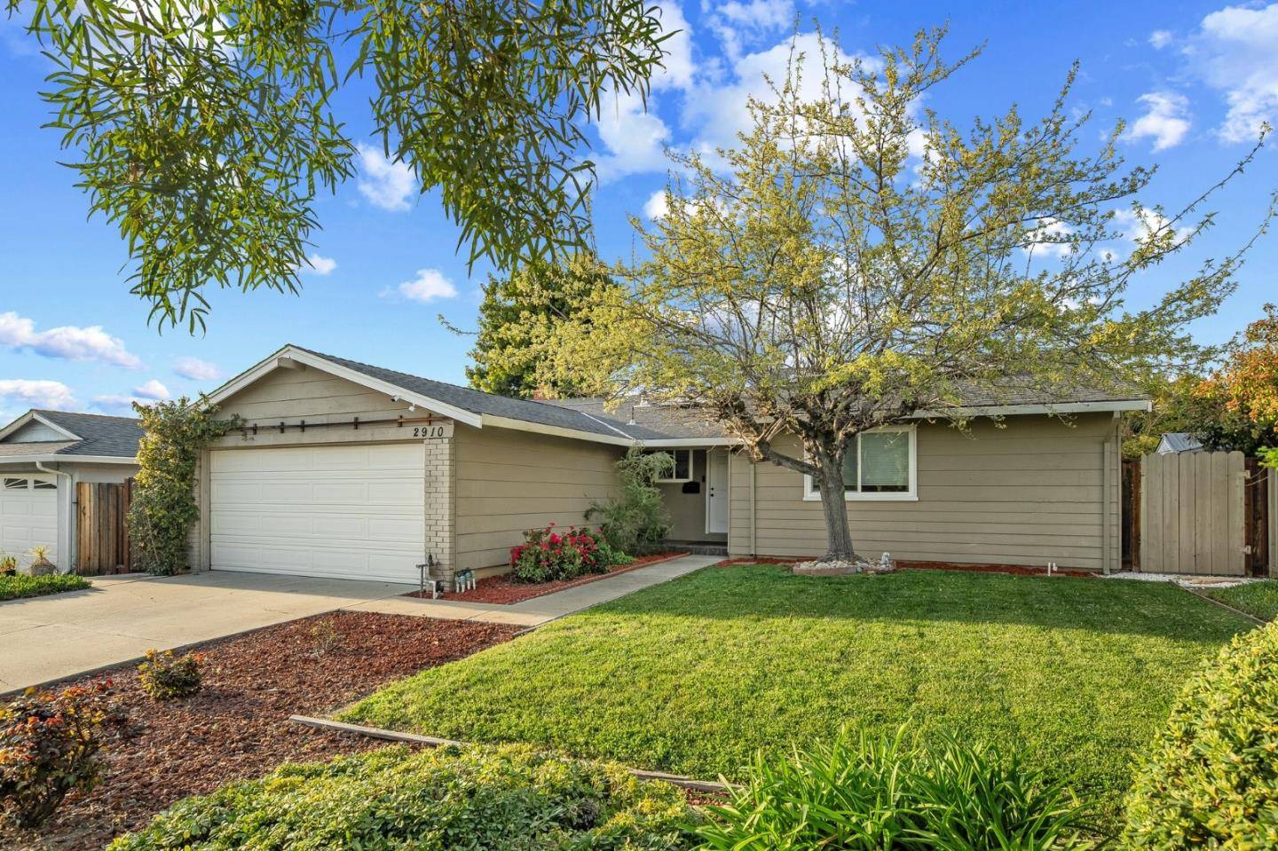 San Jose, CA 95148,2910 Rossmore LN