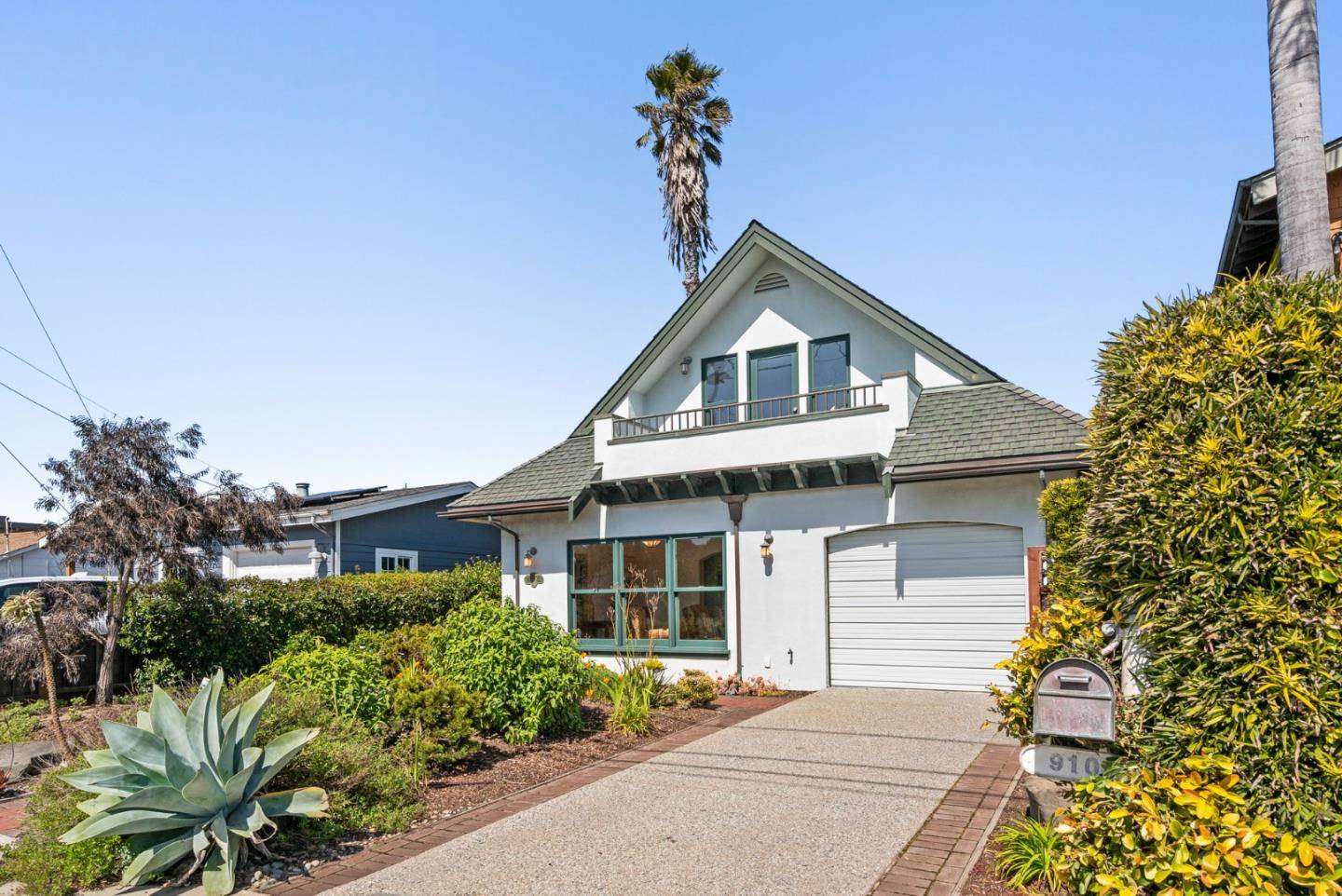 Santa Cruz, CA 95060,910 Pelton AVE