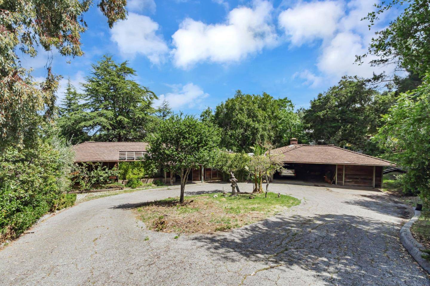 Los Altos Hills, CA 94024,10531 Magdalena RD