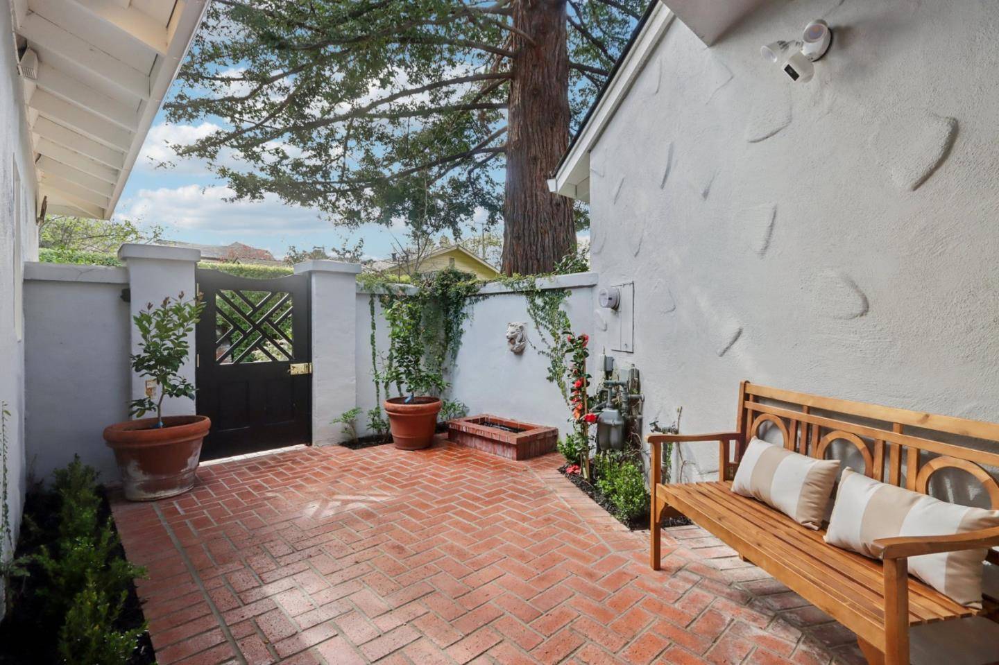 Menlo Park, CA 94025,1314 University DR