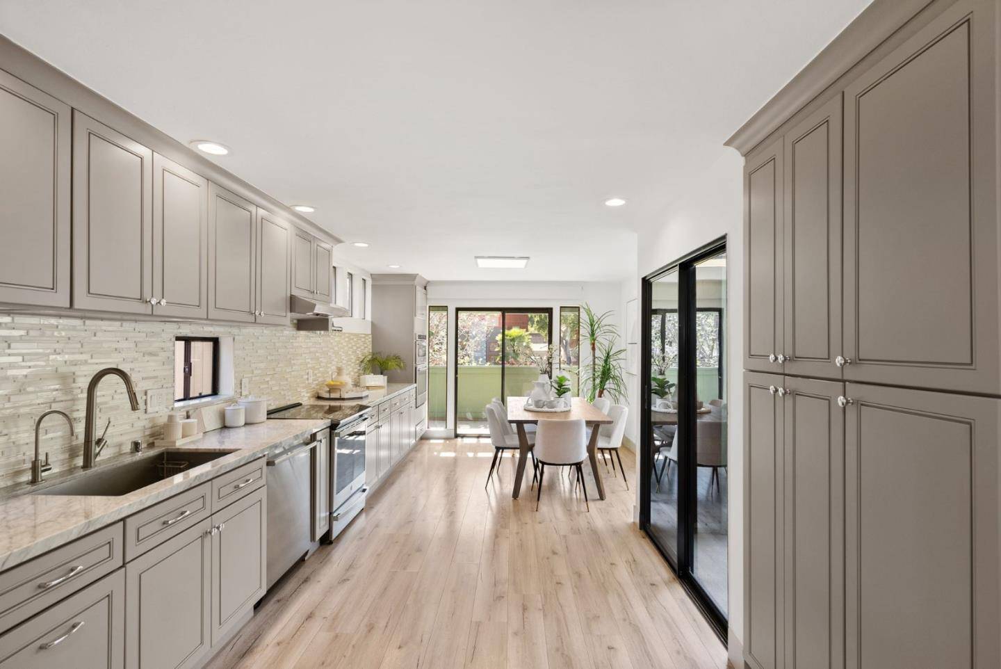Palo Alto, CA 94301,639 Middlefield RD