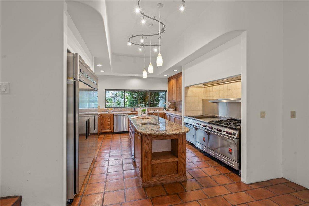 Palo Alto, CA 94301,813 Melville AVE