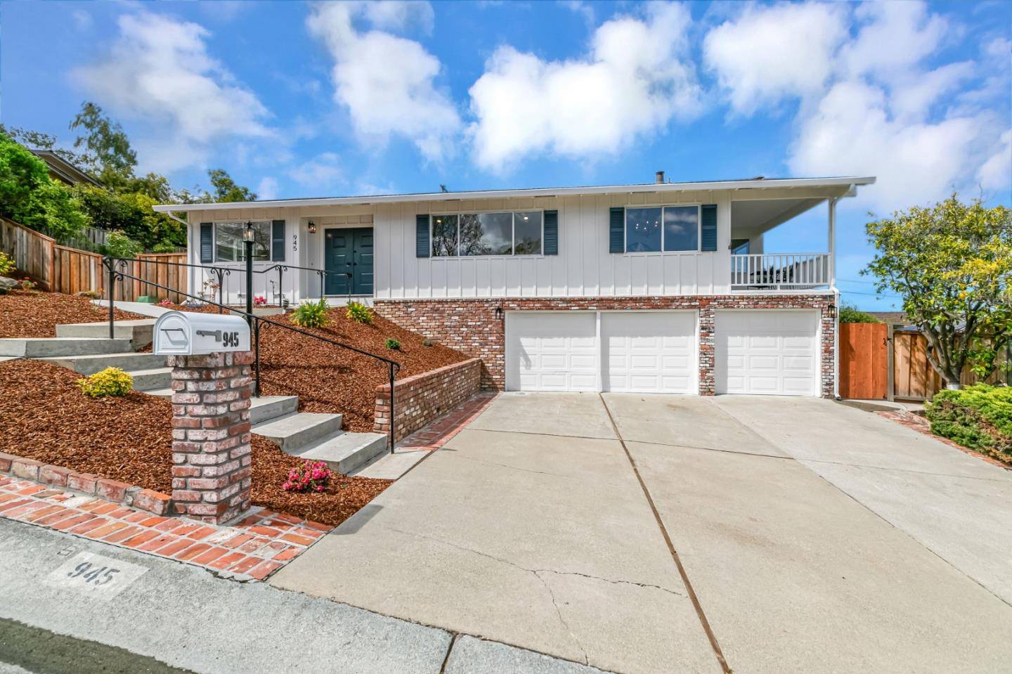 Los Altos, CA 94024,945 Andover WAY
