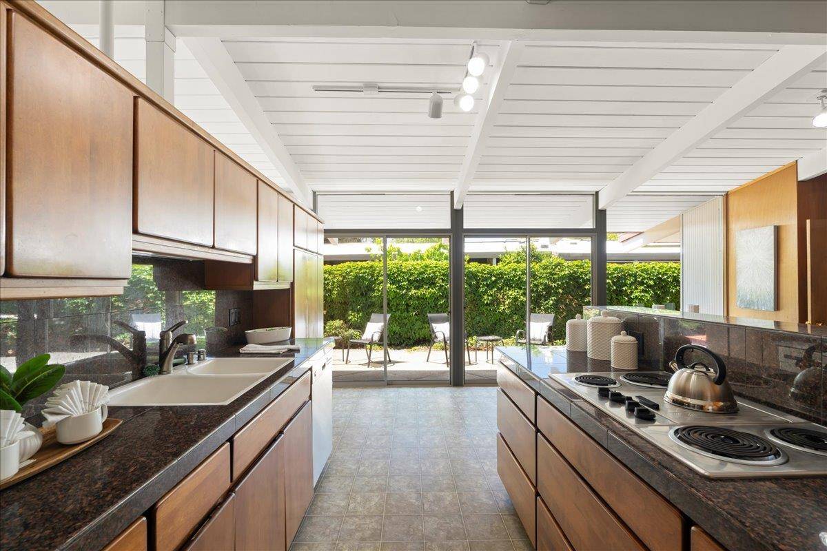 Palo Alto, CA 94303,3469 Thomas DR
