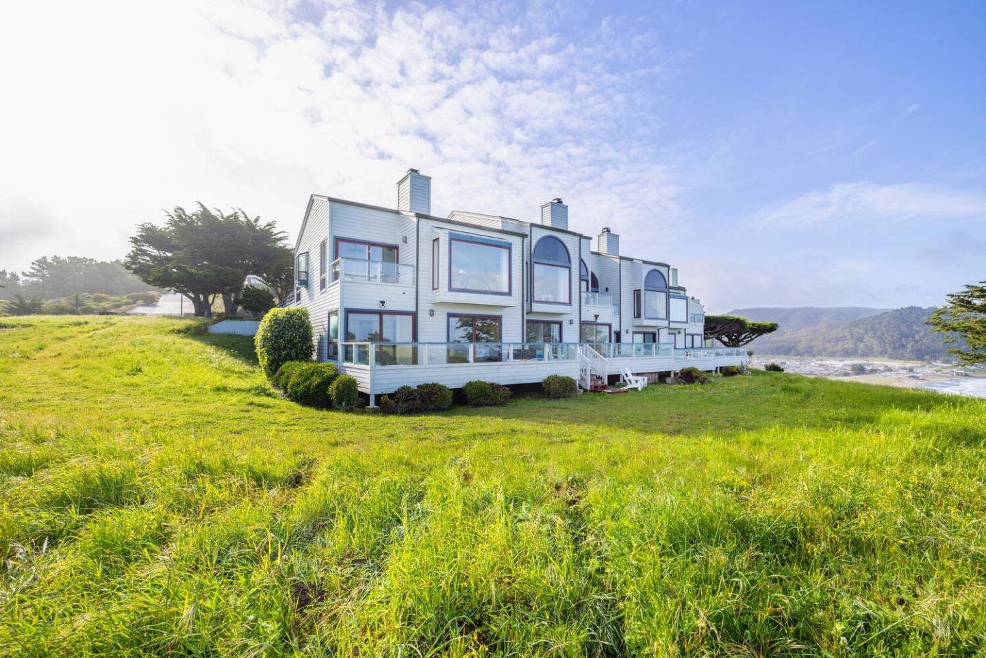 Pacifica, CA 94044,207 Roberts RD
