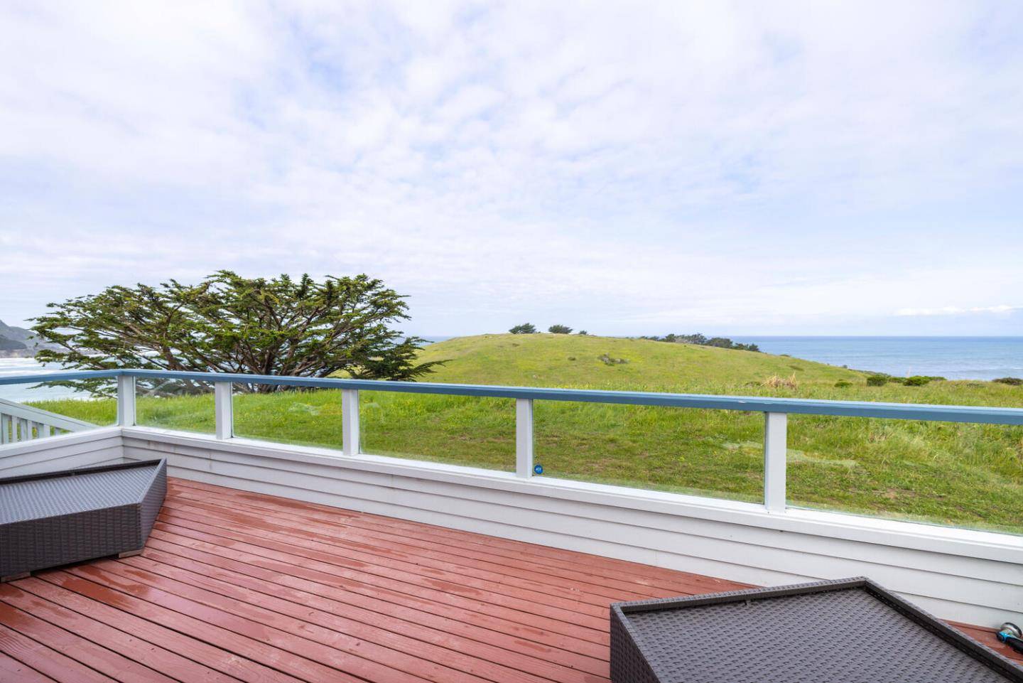 Pacifica, CA 94044,207 Roberts RD