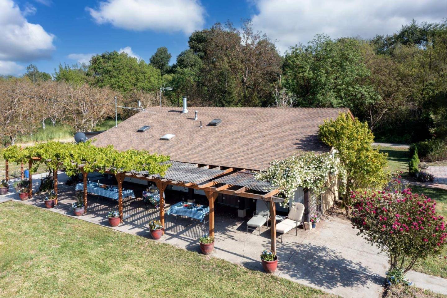 Hollister, CA 95023,7954-7958 Lovers LN