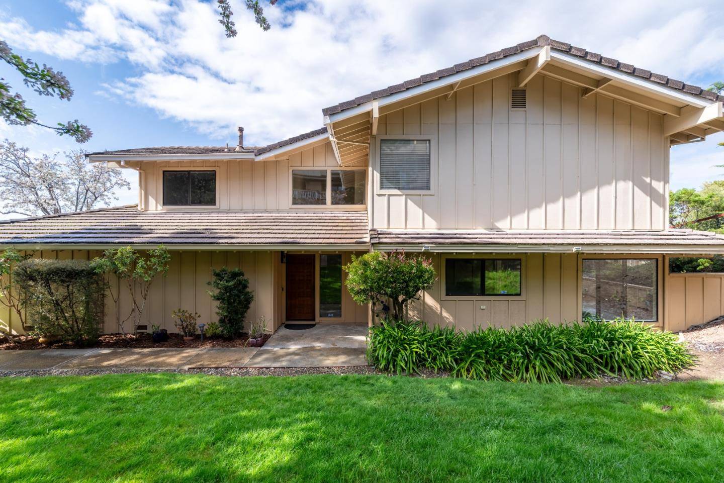 San Carlos, CA 94070,6 Sorrel LN