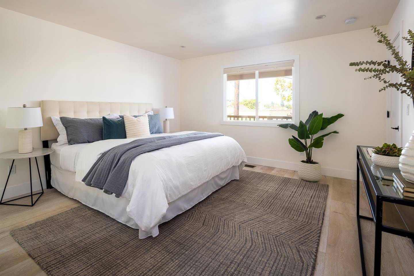 San Carlos, CA 94070,411 Ridge RD