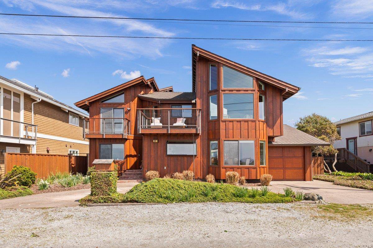Half Moon Bay, CA 94019,861 Railroad AVE