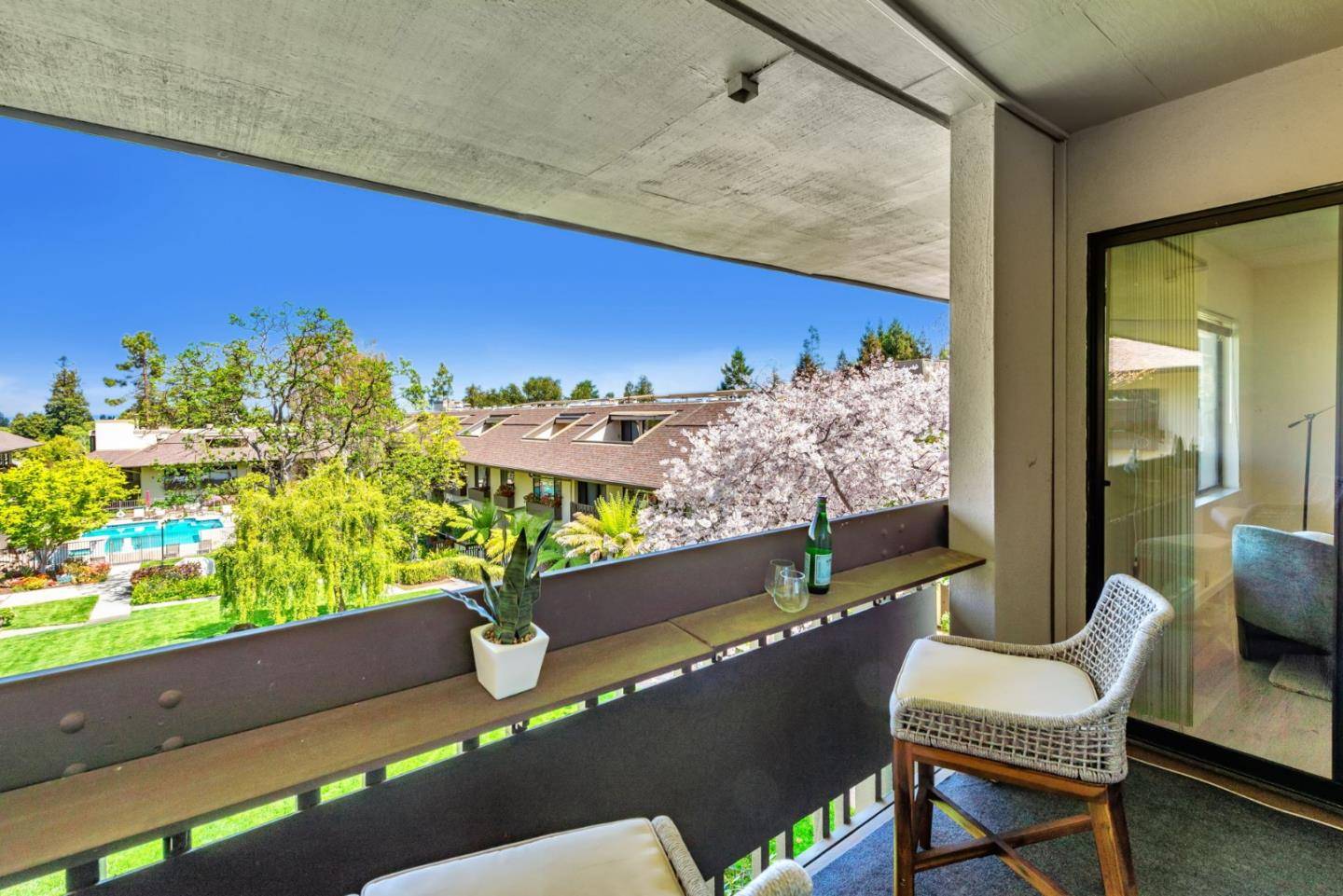 Menlo Park, CA 94025,2140 Santa Cruz AVE D207