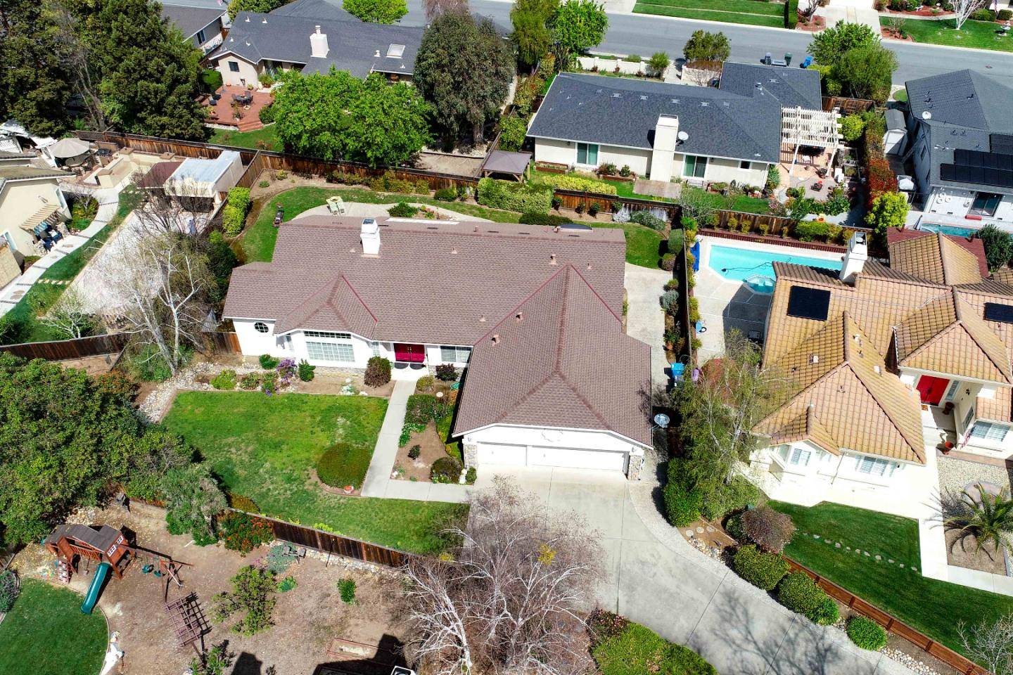 Hollister, CA 95023,47 Maries CT