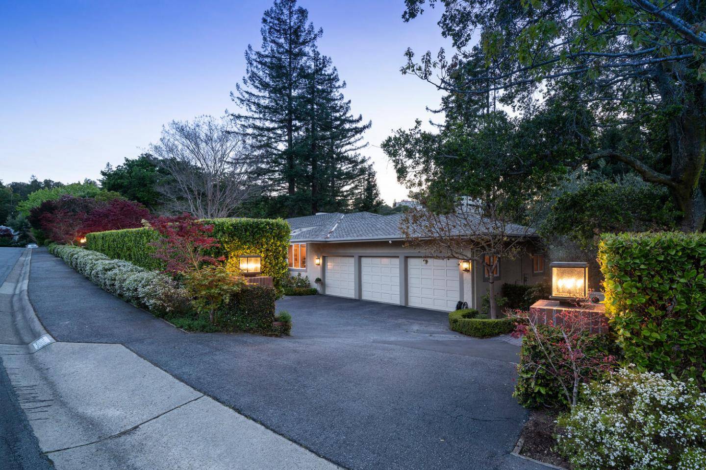 Hillsborough, CA 94010,1162 Barroilhet DR