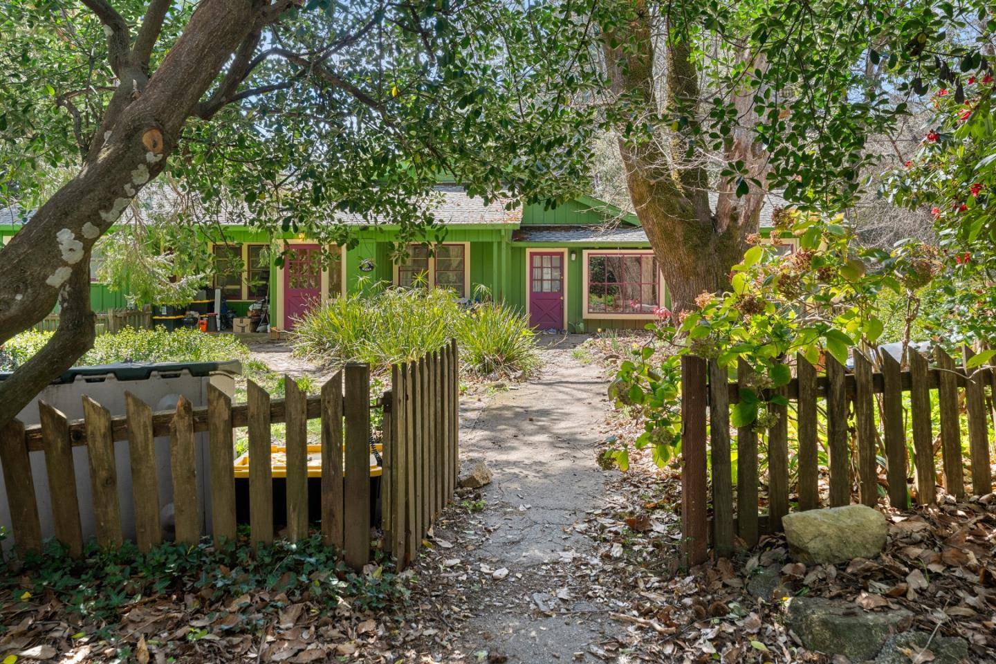 Santa Cruz, CA 95060,24 Grainger LN
