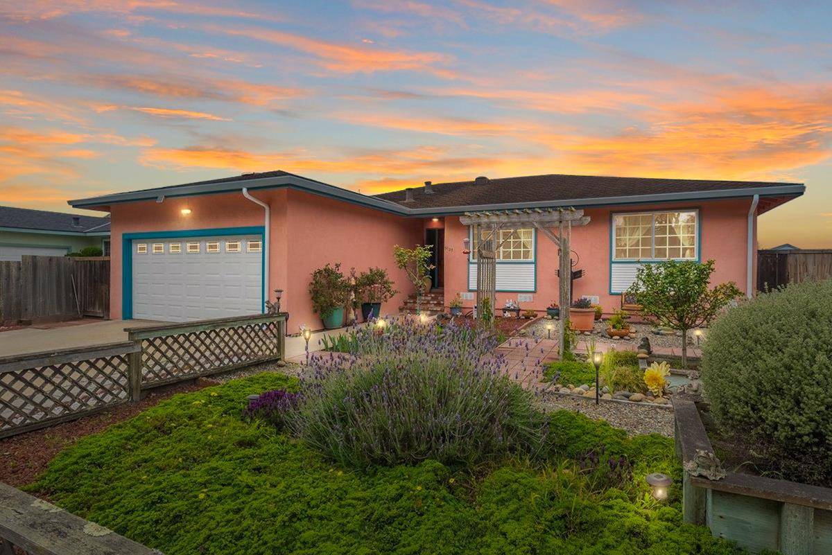 Marina, CA 93933,3127 Lake DR