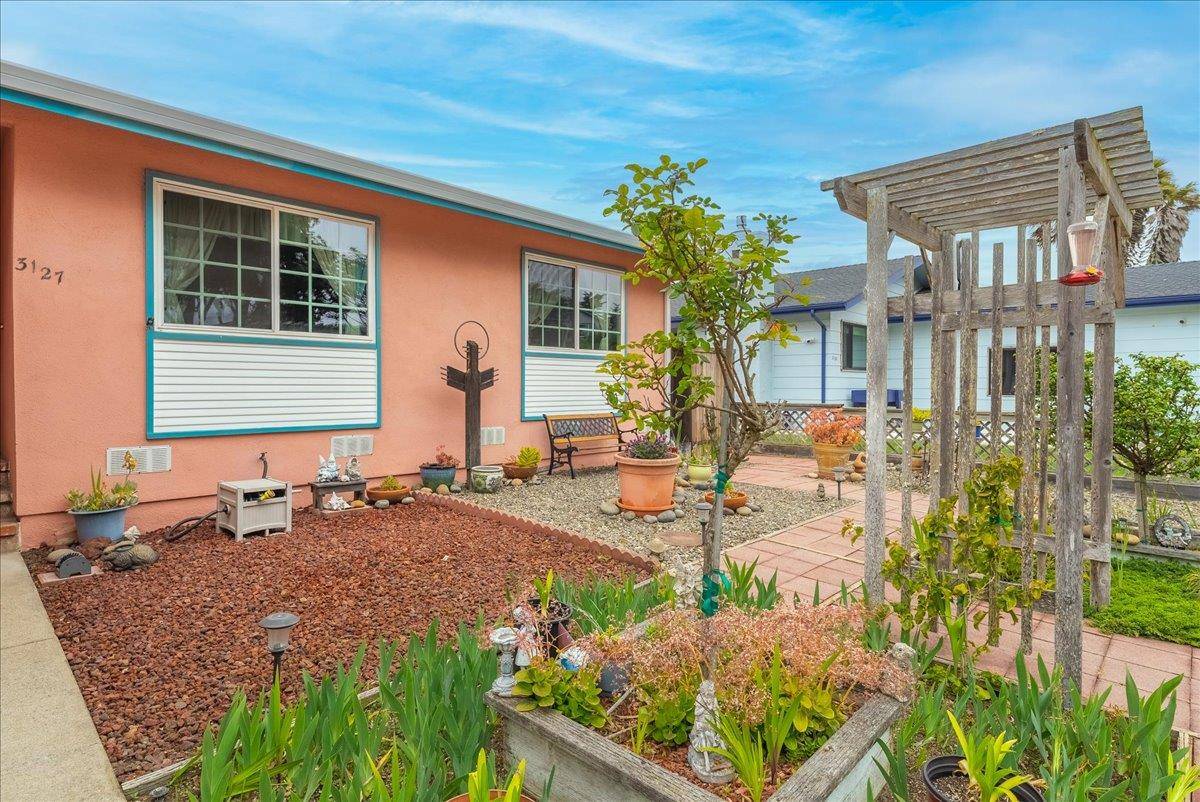 Marina, CA 93933,3127 Lake DR