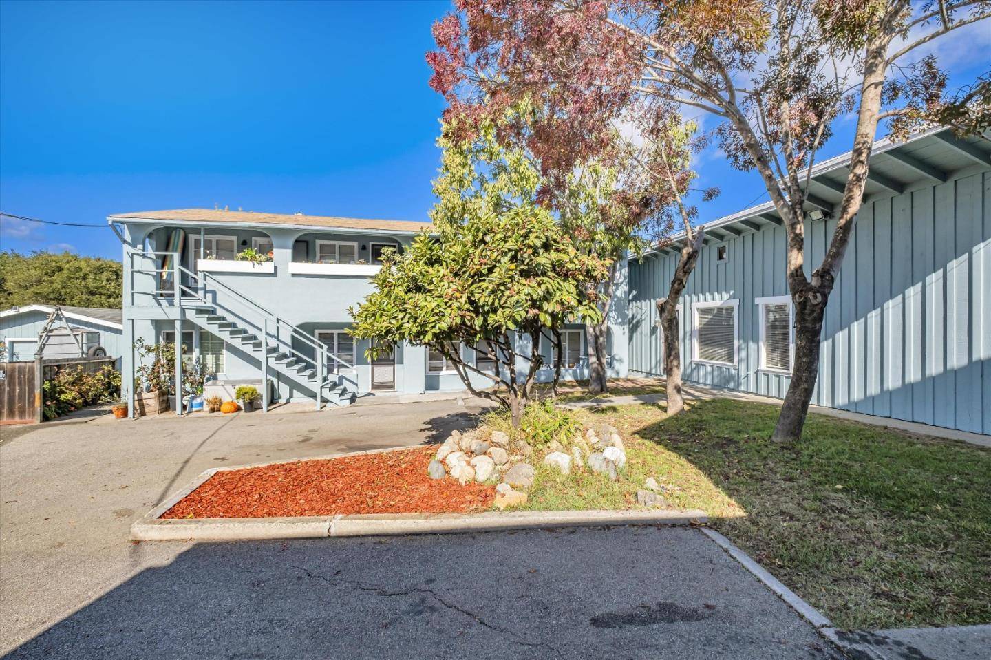 Santa Cruz, CA 95062,2735-2737 Soquel AVE