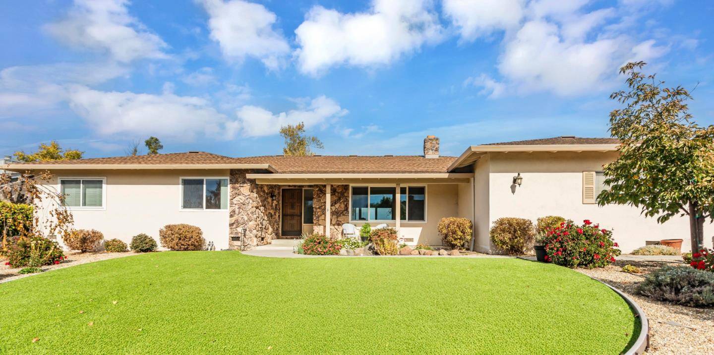 Hollister, CA 95023,690 Ridgemark DR