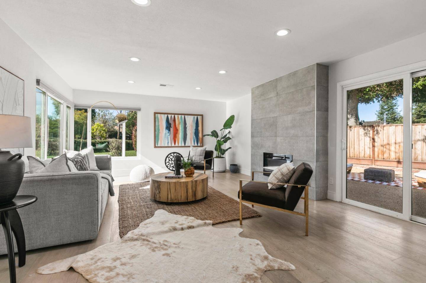 Mountain View, CA 94040,990 Rose AVE