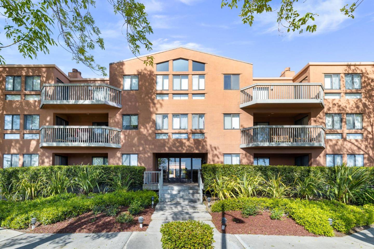 San Mateo, CA 94403,2425 S Norfolk ST 208