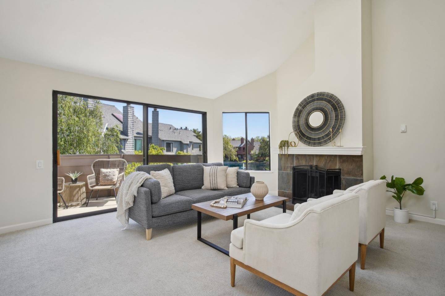 San Mateo, CA 94404,935 Shoreline DR