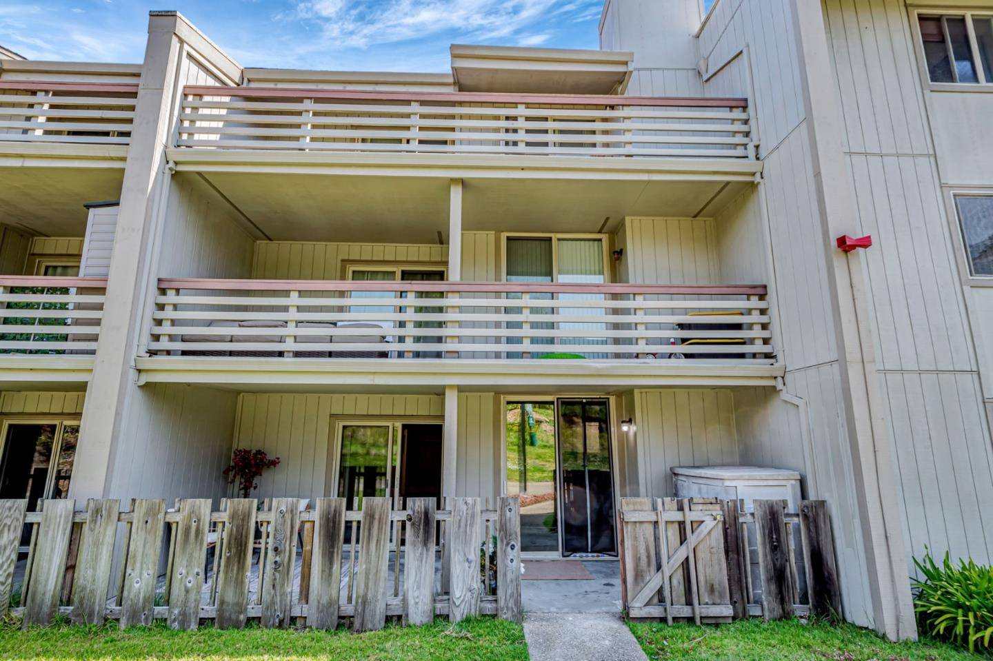 Daly City, CA 94015,331 Philip DR 106
